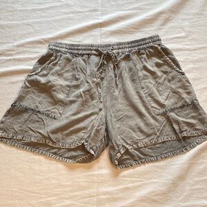 Solitaire Shorts